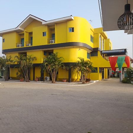 Brookvale Hotel Weija エクステリア 写真