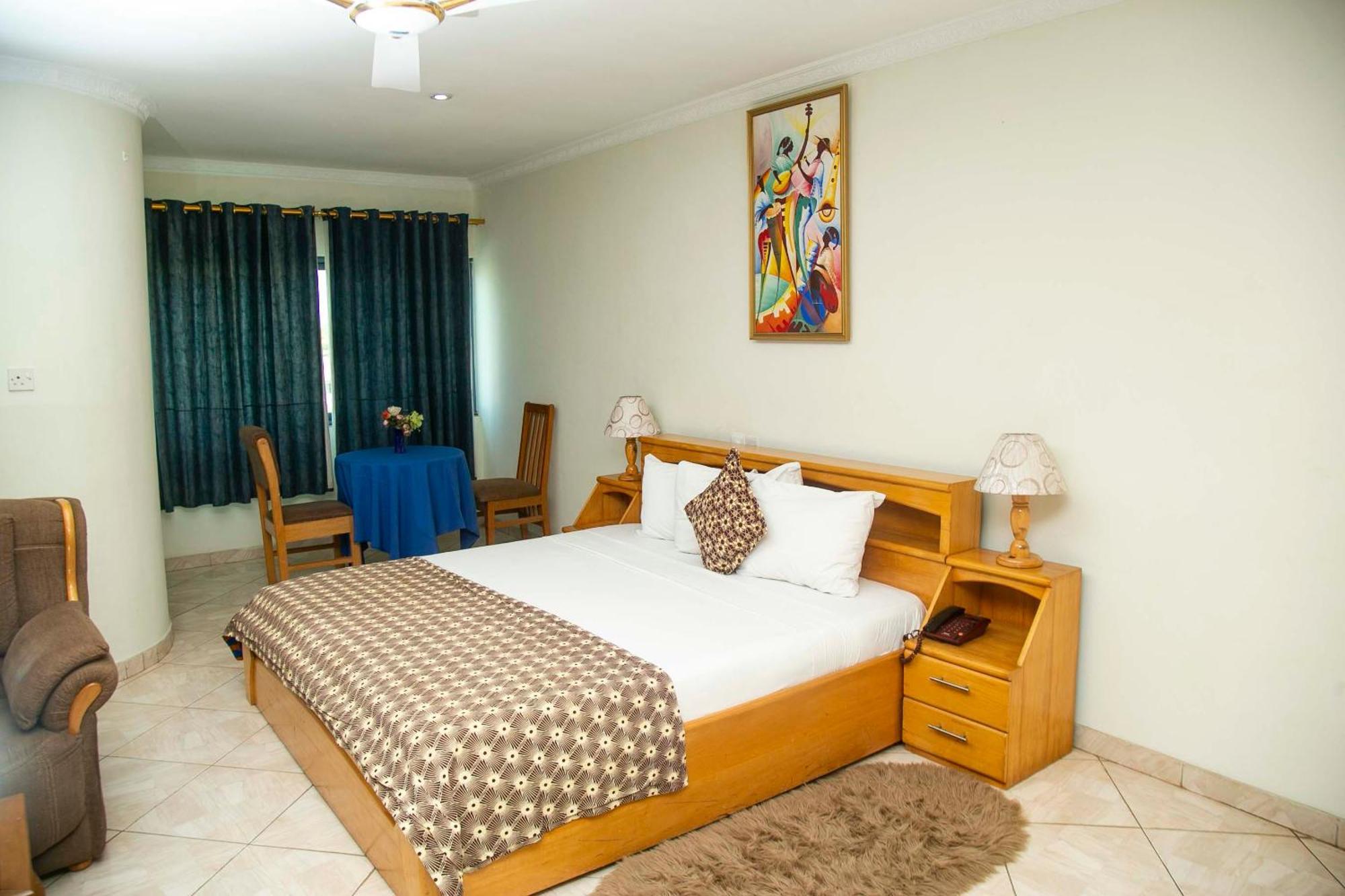 Brookvale Hotel Weija エクステリア 写真