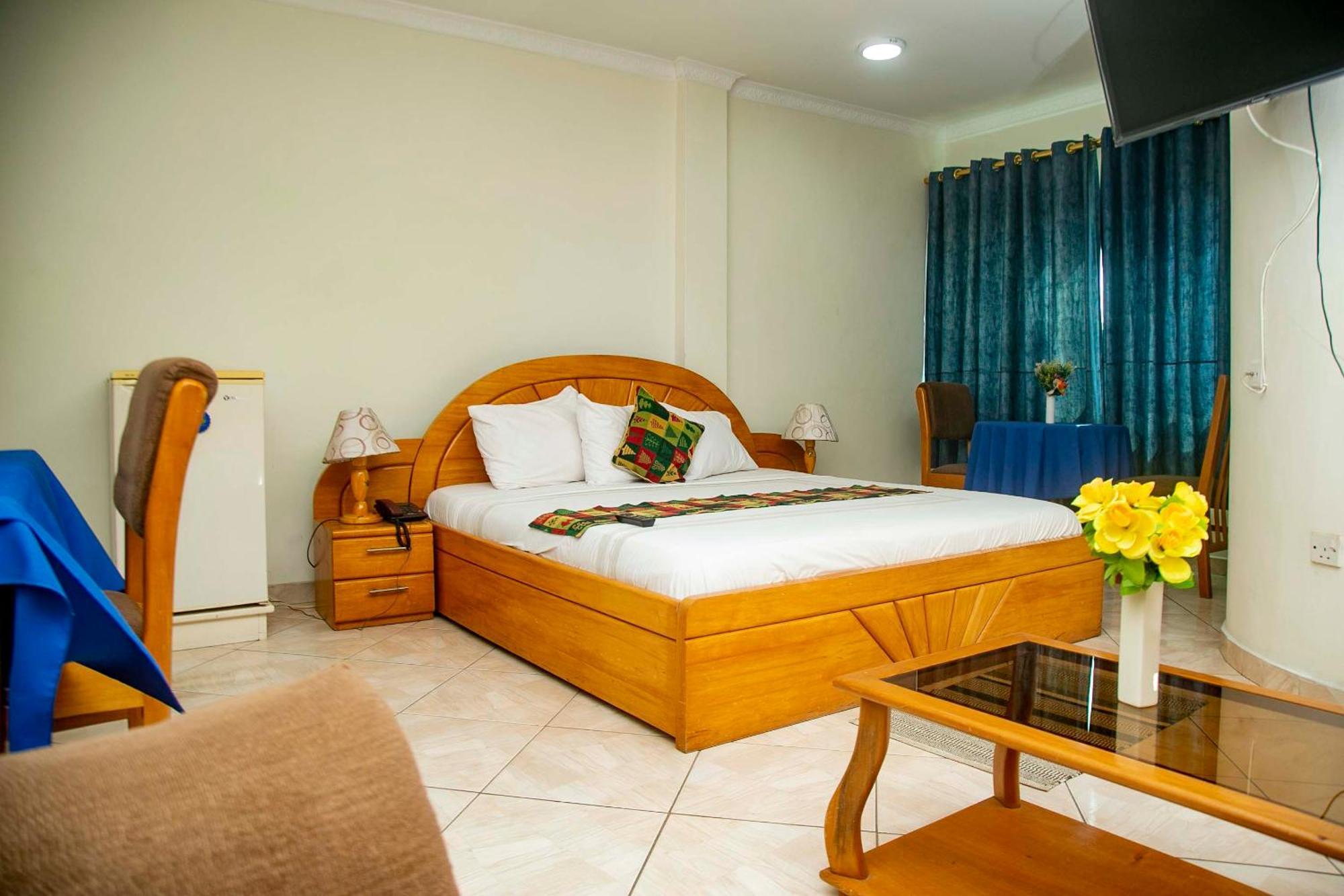Brookvale Hotel Weija エクステリア 写真