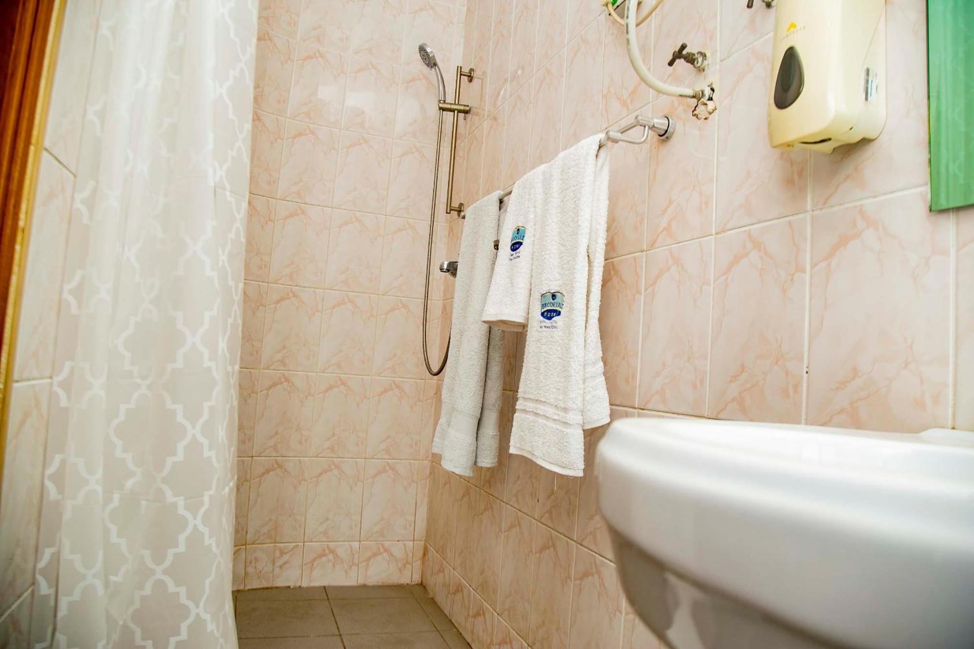 Brookvale Hotel Weija エクステリア 写真