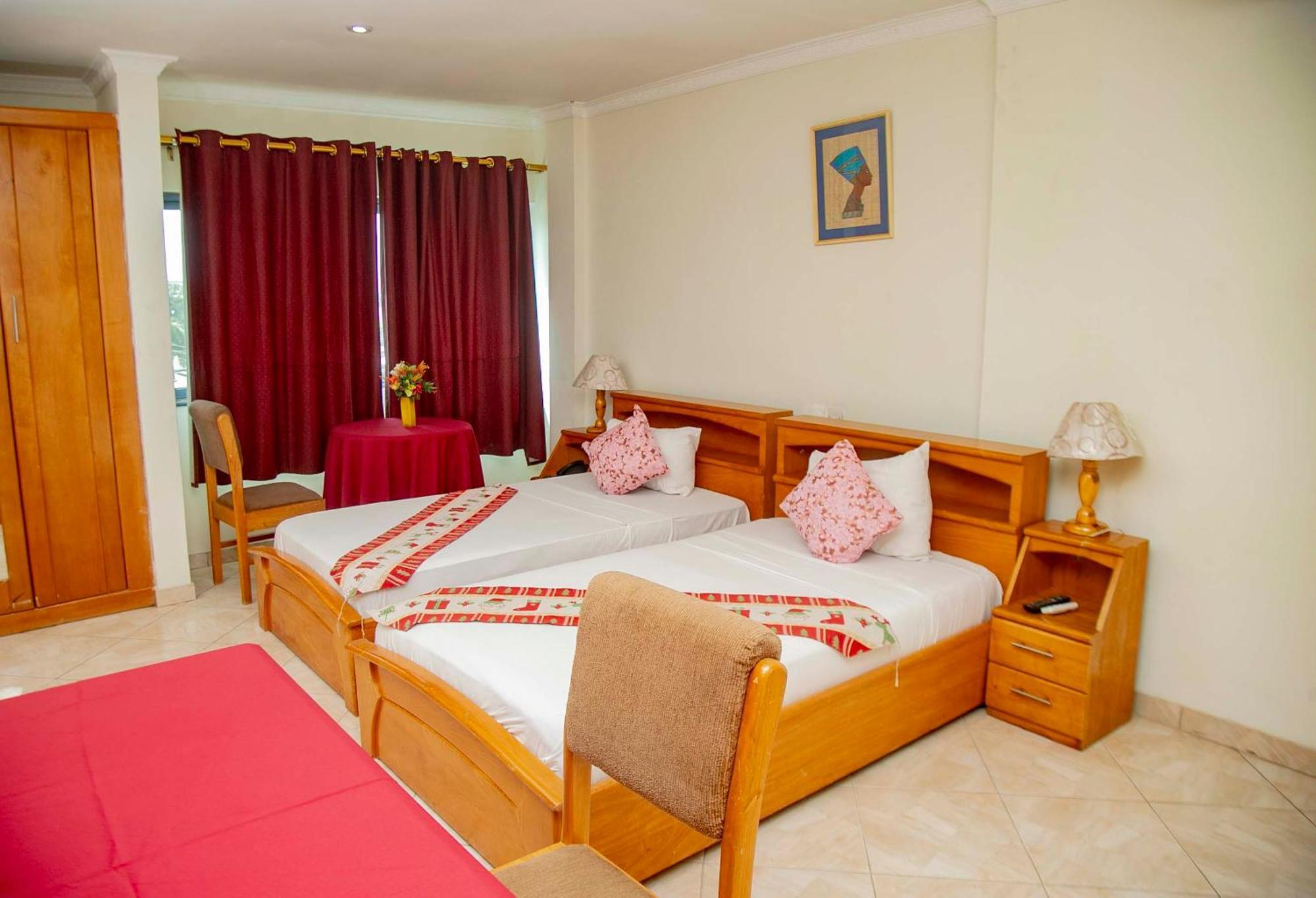 Brookvale Hotel Weija エクステリア 写真