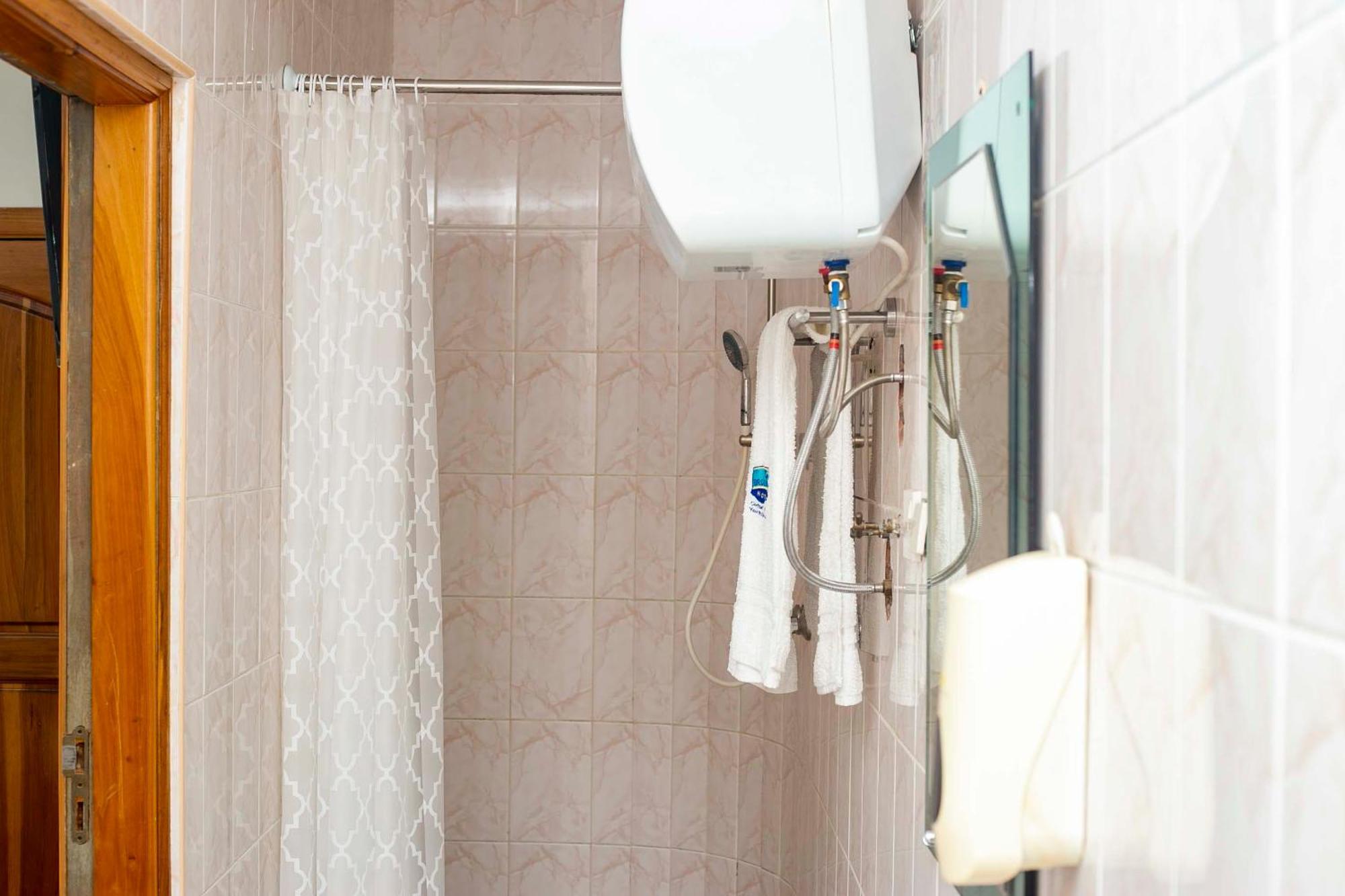 Brookvale Hotel Weija エクステリア 写真