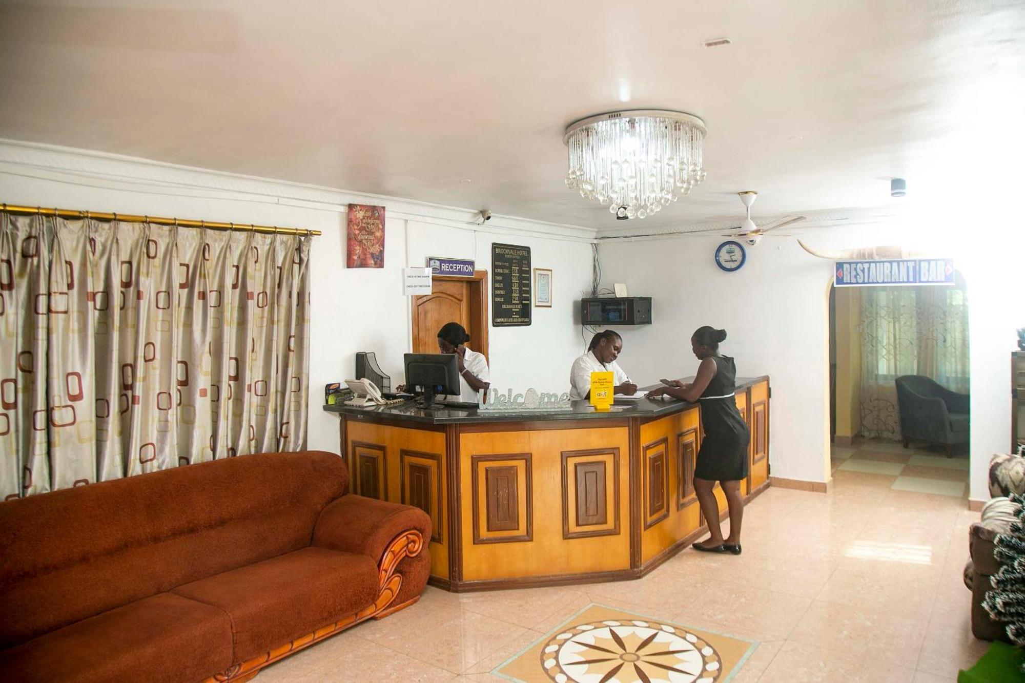 Brookvale Hotel Weija エクステリア 写真