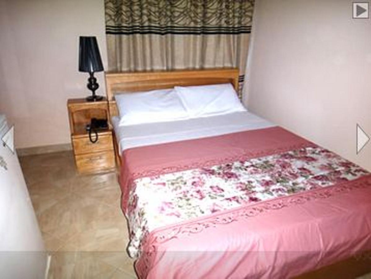 Brookvale Hotel Weija エクステリア 写真