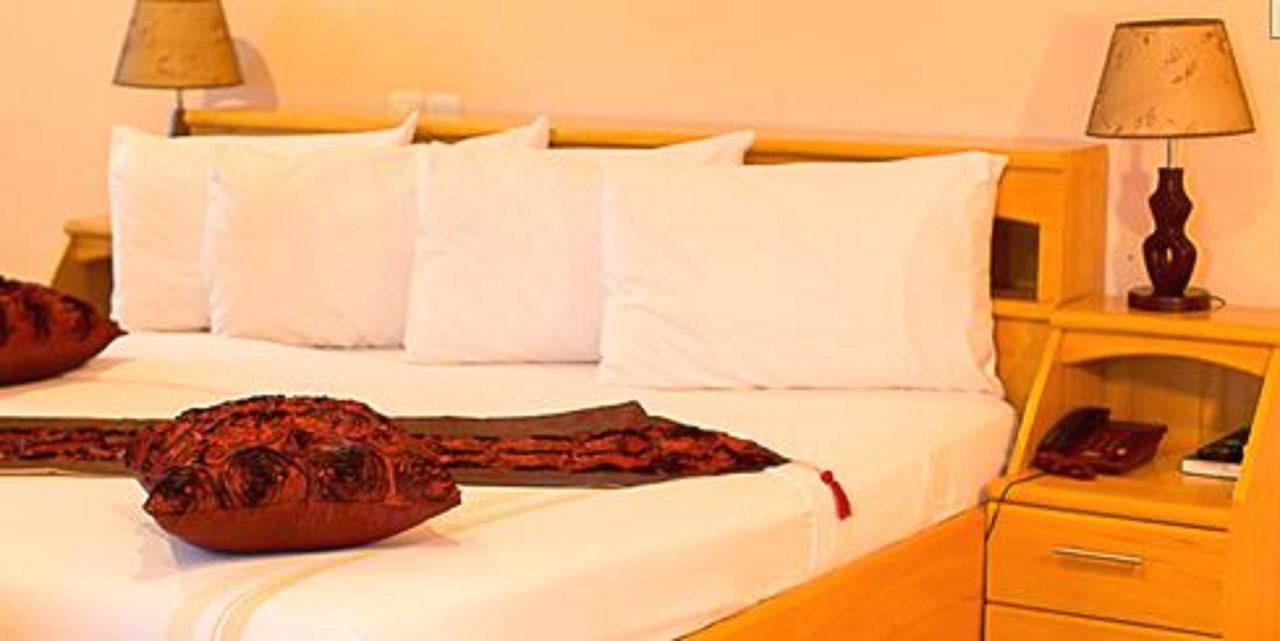Brookvale Hotel Weija エクステリア 写真