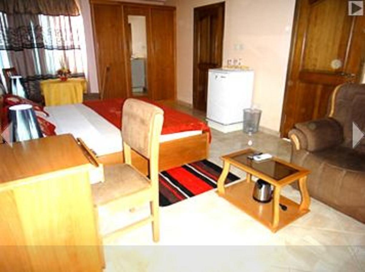 Brookvale Hotel Weija エクステリア 写真