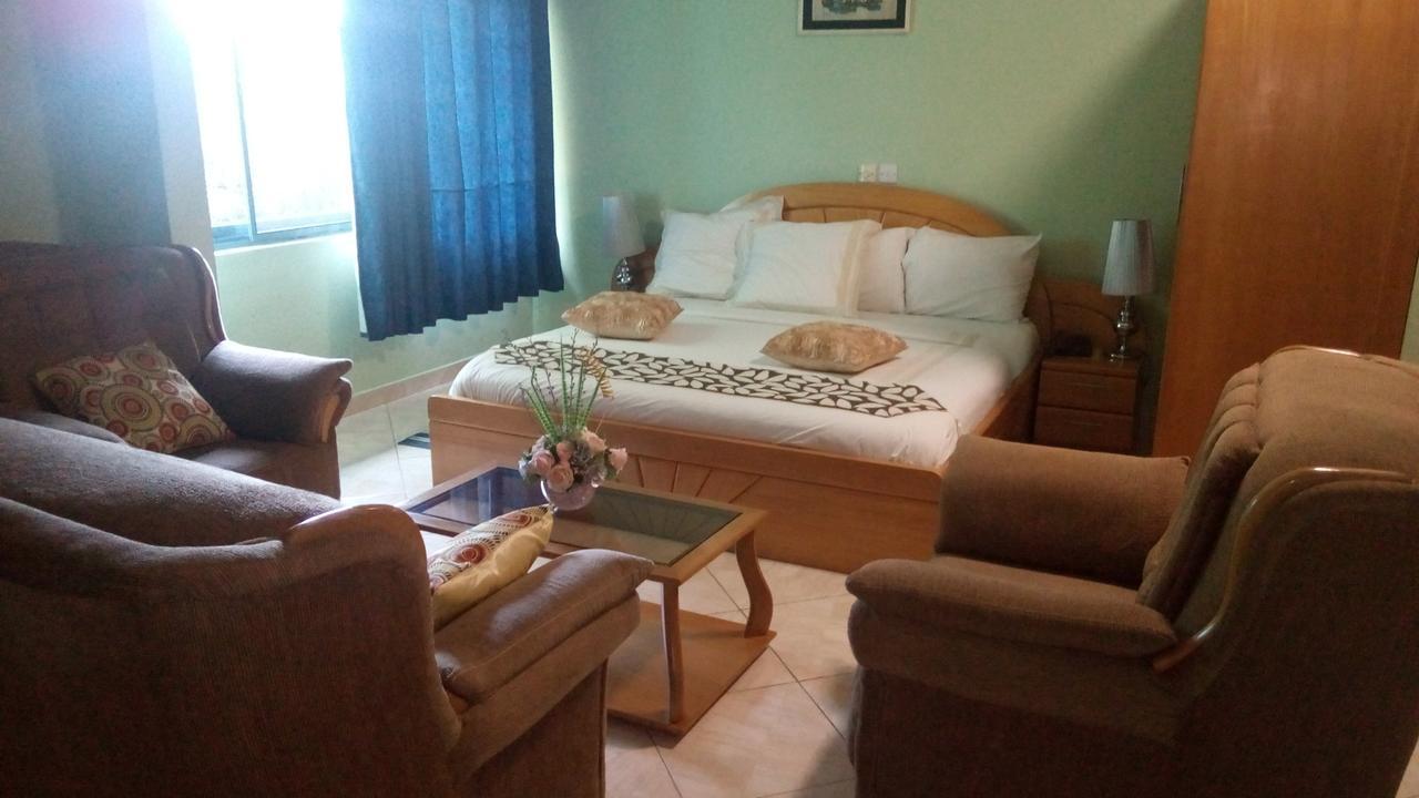 Brookvale Hotel Weija エクステリア 写真