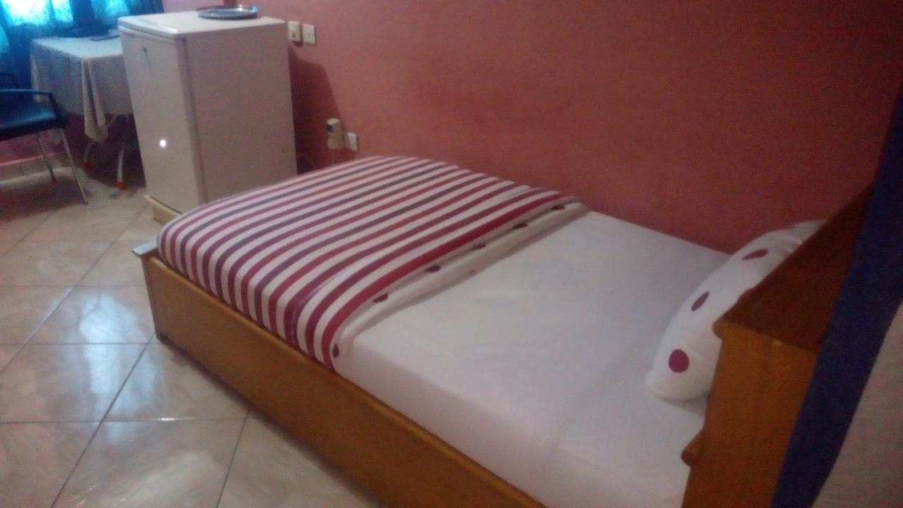 Brookvale Hotel Weija エクステリア 写真